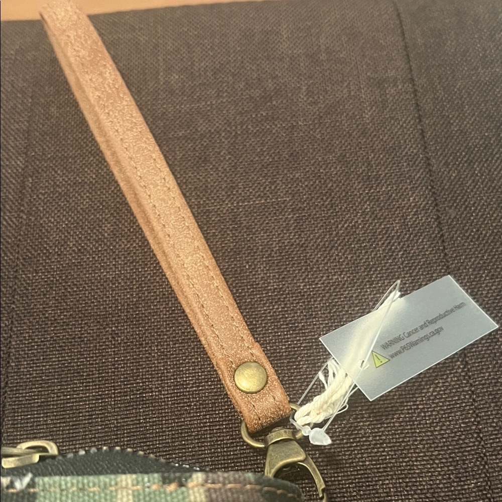 #1085+ Camouflage Wallet with Red Heart and White Horse Thunder Design - Picture 5 of 6